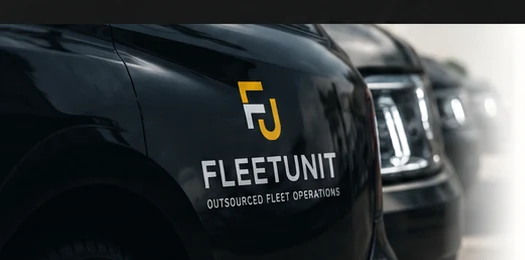 Veicoli aziendali con logo FleetUnit